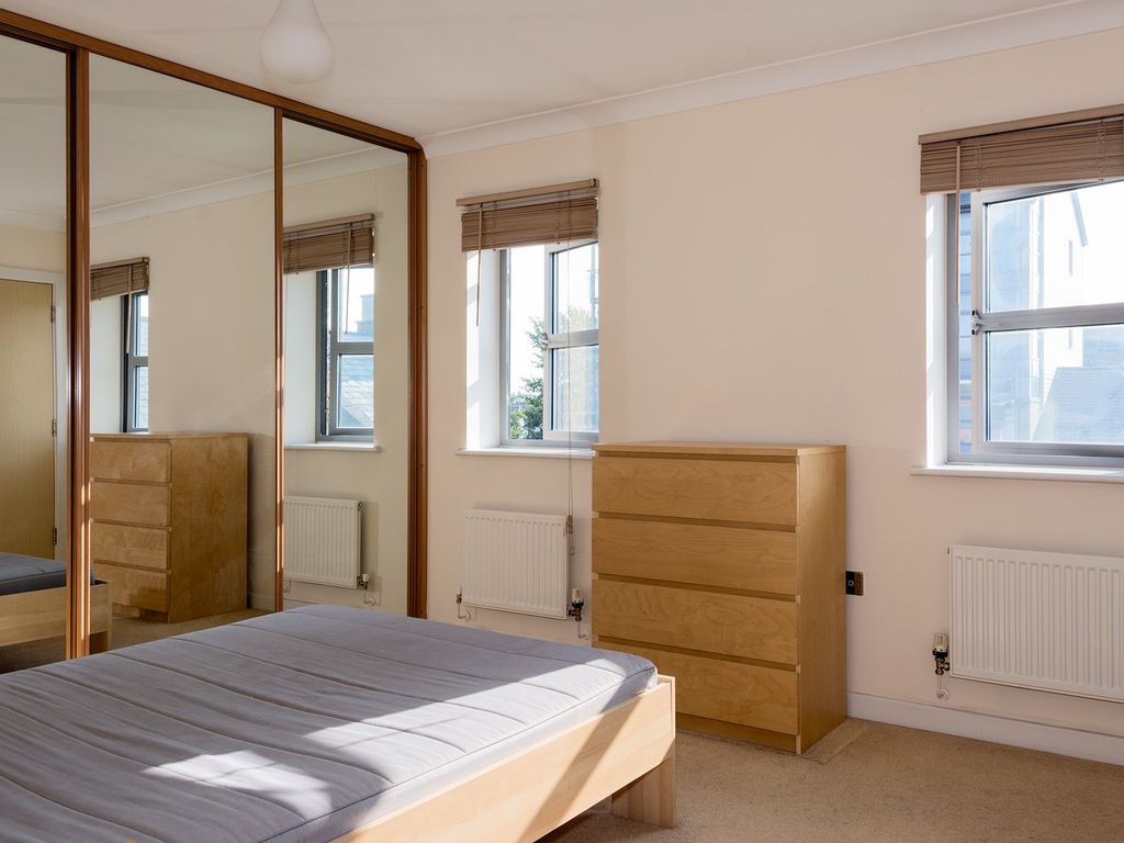 2 bed flat for sale in Rotary Way, Colchester CO3, £225,000