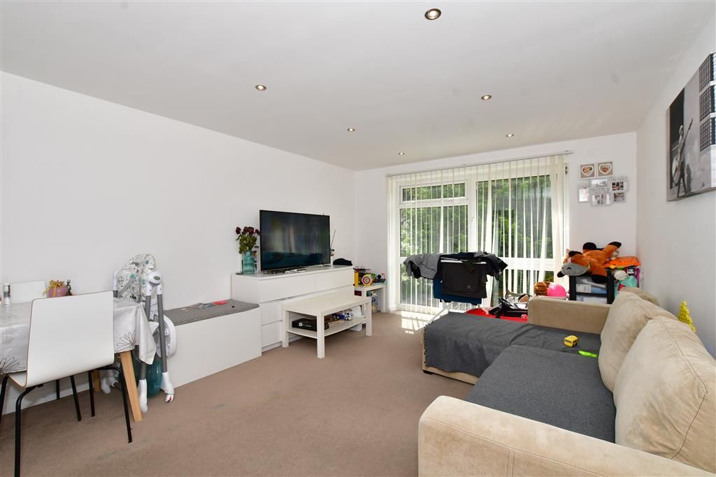 1 bed flat for sale in Worcester Road, Sutton, Surrey SM2, £260,000