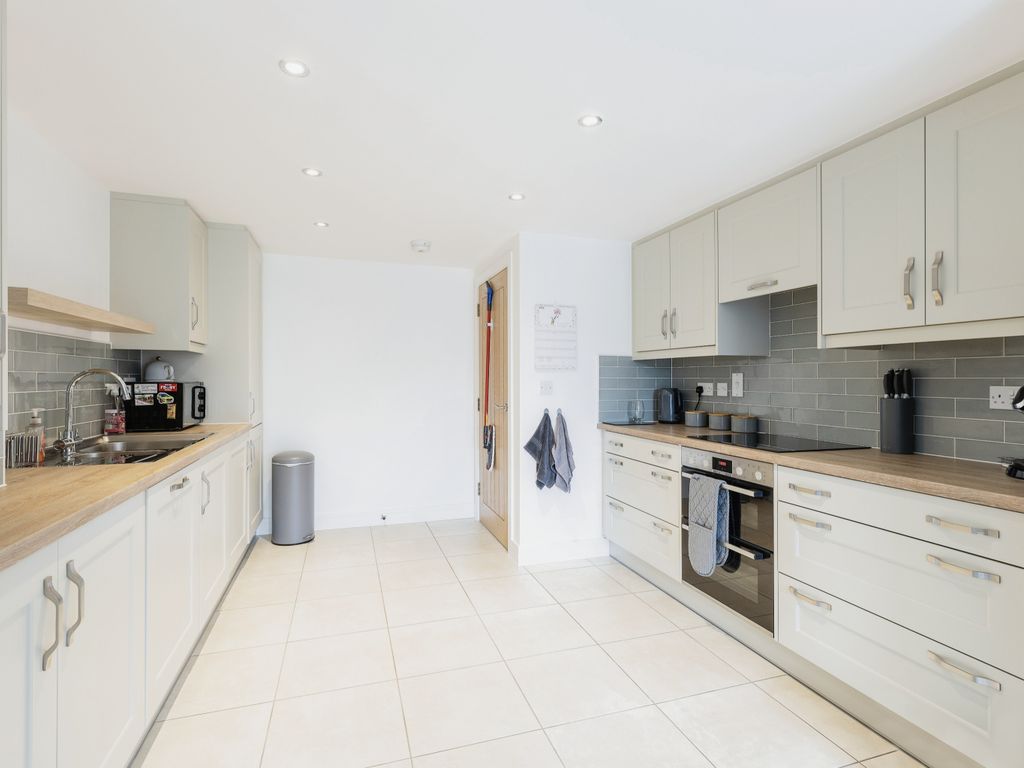 3 bed flat for sale in Finch Drive, Watton, Thetford, Norfolk IP25, £175,000