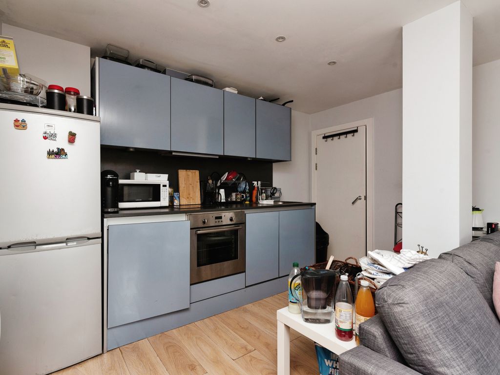 2 bed flat for sale in Galleon Way, Cardiff CF10, £160,000