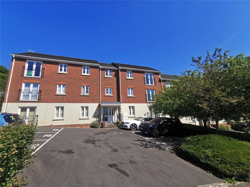 1 bed flat for sale in Geraint Jeremiah Close, Neath, Neath Port Talbot SA11, £75,000