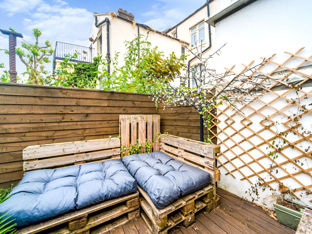 1 bed flat for sale in Springfield Road, Brighton, East Sussex BN1, £270,000