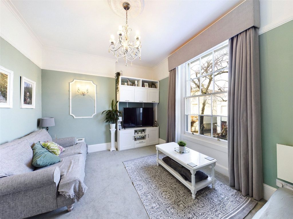 1 bed flat for sale in The Limes, 3 Priory Street, Cheltenham, Gloucestershire GL52, £180,000