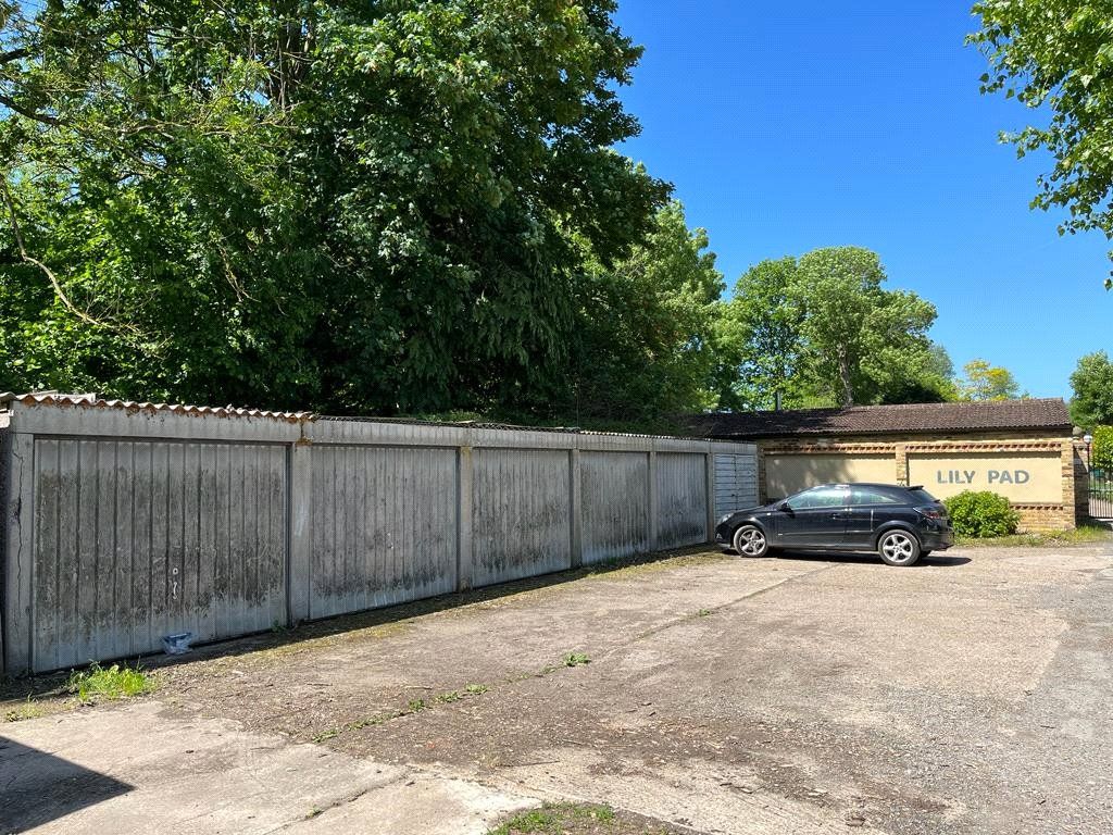 Parking/garage for sale in Reed Place, Towpath, Shepperton TW17, £30,000