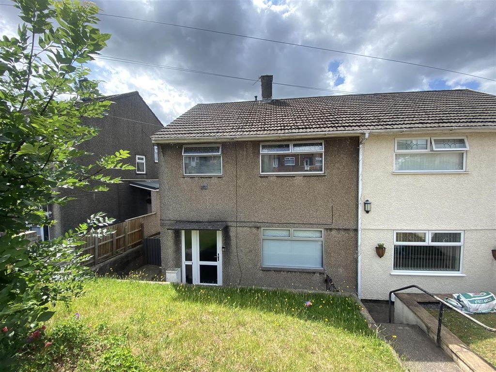3 bed property for sale in Elm Drive, Risca, Newport NP11, £149,950