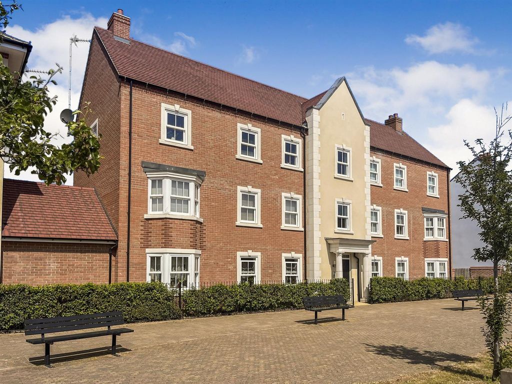 2 bed flat for sale in Chislehurst Place, Great Denham, Bedford MK40, £90,000