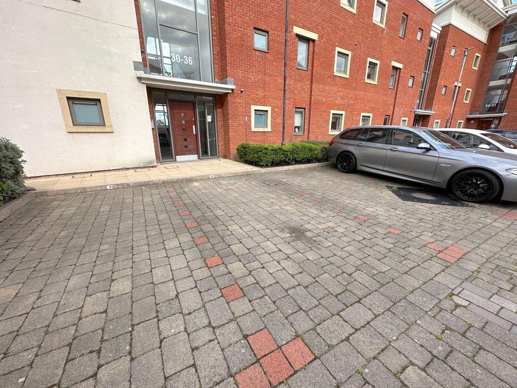 2 bed flat for sale in Albion Street, Wolverhampton City Centre, Wolverhampton WV1, £125,000