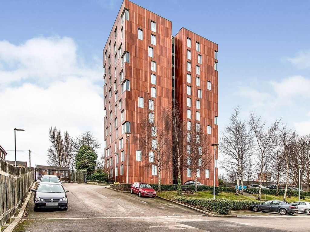2 bed flat for sale in Dalton Street, Manchester M40, £155,000