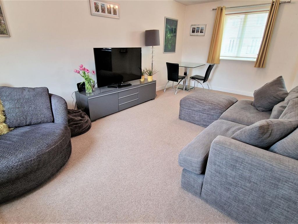 1 bed flat for sale in Barley Leaze, Allington, Chippenham SN14, £165,000