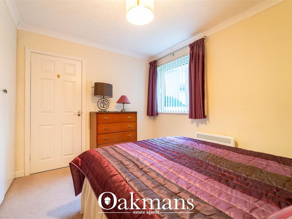 2 bed flat for sale in Mallards Reach, Solihull B92, £190,000