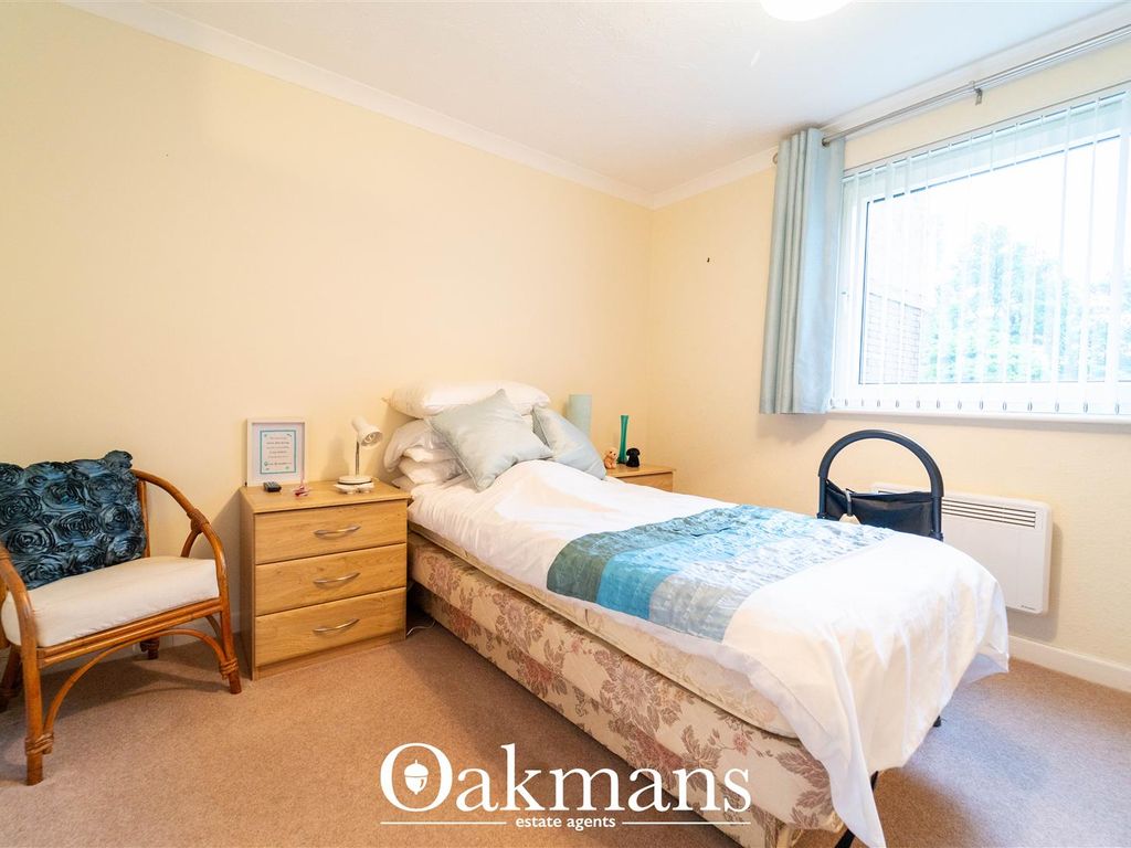 2 bed flat for sale in Mallards Reach, Solihull B92, £190,000