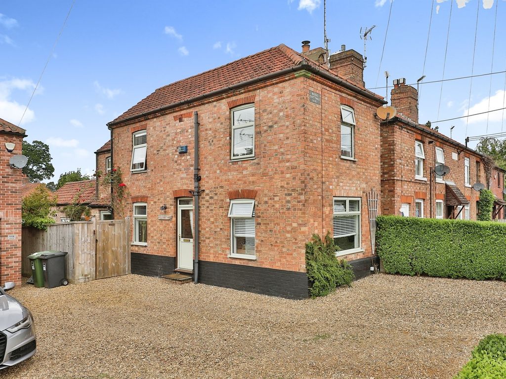 3 bed detached house for sale in Queens Road, Fakenham NR21, £300,000