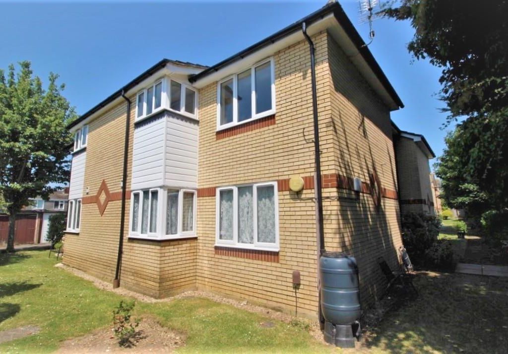 1 bed flat for sale in Orchard Court, Reading RG2, £80,000