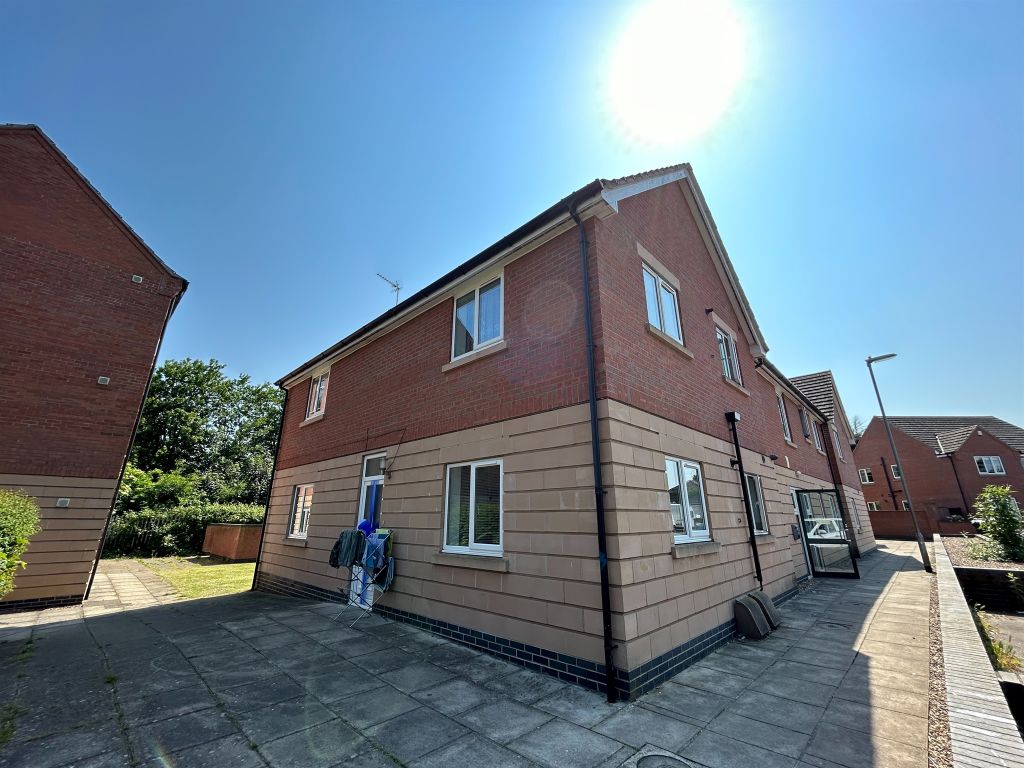 2 bed flat for sale in The Hedgerows, Sleaford NG34, £89,950