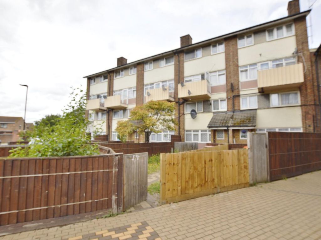 3 bed maisonette for sale in Ordnance Road, Canning Town E16, £300,000