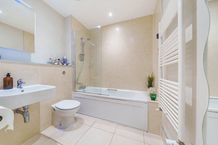 1 bed flat for sale in Apsley House, Roehampton, Greater London SW15, £91,250