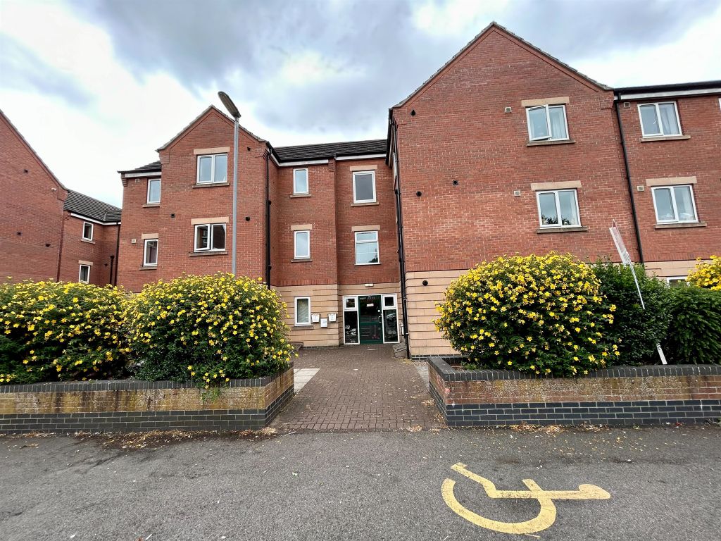 2 bed flat for sale in The Hedgerows, Sleaford NG34, £95,000