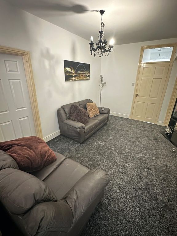 2 bed flat for sale in Howe Street, Gateshead NE8, £55,000