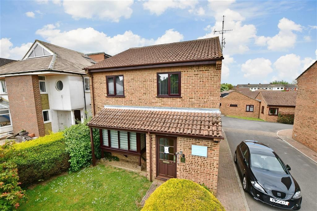 2 bed flat for sale in Stockett Lane, Coxheath, Maidstone, Kent ME17, £160,000