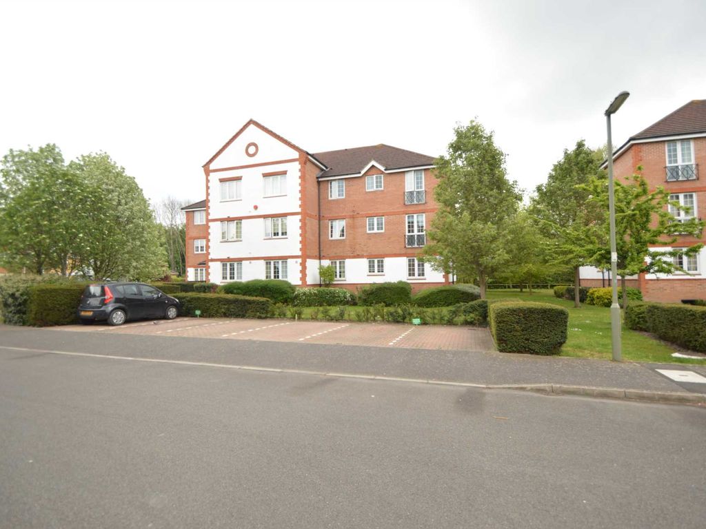 1 bed flat for sale in Meadow View, Chertsey KT16, £199,950