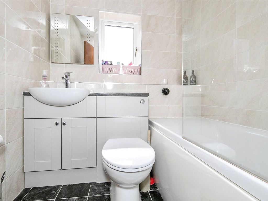 3 bed detached house for sale in Broom Crescent, Ipswich, Suffolk IP3, £230,000