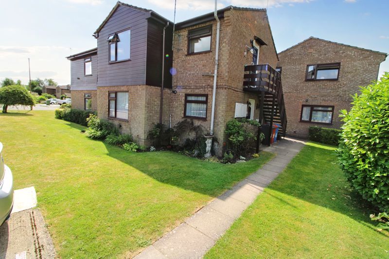 1 bed flat for sale in Oakengrove Road, Hazlemere, High Wycombe HP15, £210,000