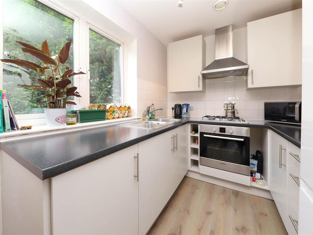 1 bed flat for sale in Harefield Road, Uxbridge UB8, £104,000