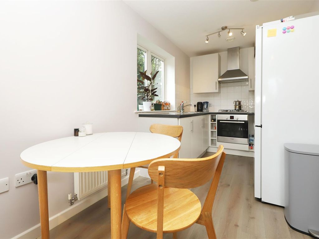 1 bed flat for sale in Harefield Road, Uxbridge UB8, £104,000