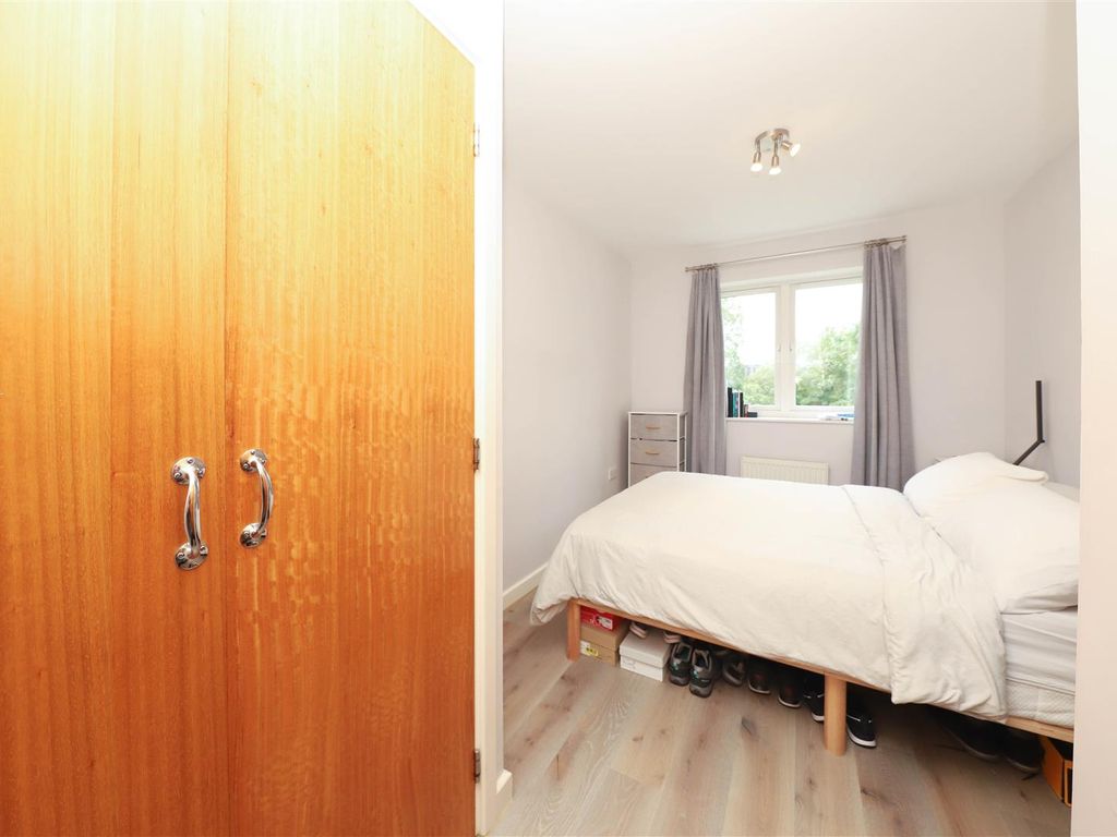 1 bed flat for sale in Harefield Road, Uxbridge UB8, £104,000