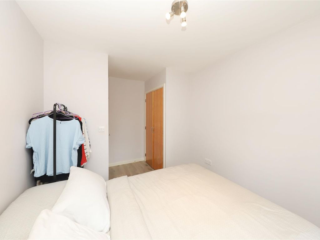 1 bed flat for sale in Harefield Road, Uxbridge UB8, £104,000