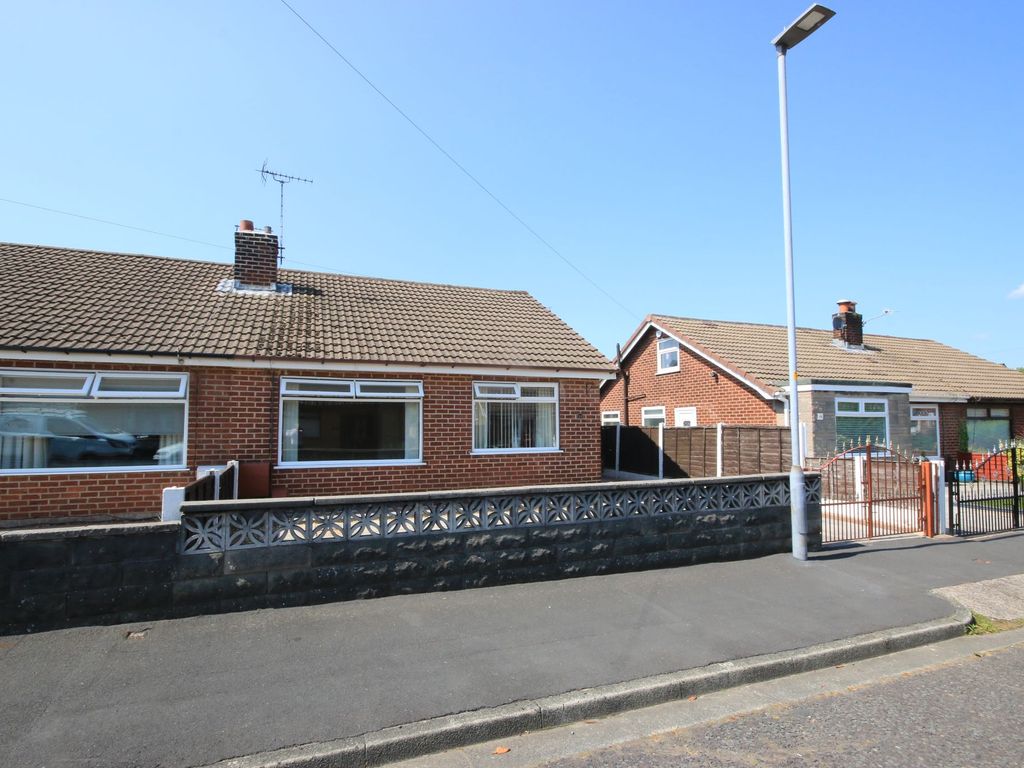 2 bed bungalow for sale in Marina Drive, Pemberton, Wigan WN5, £155,000