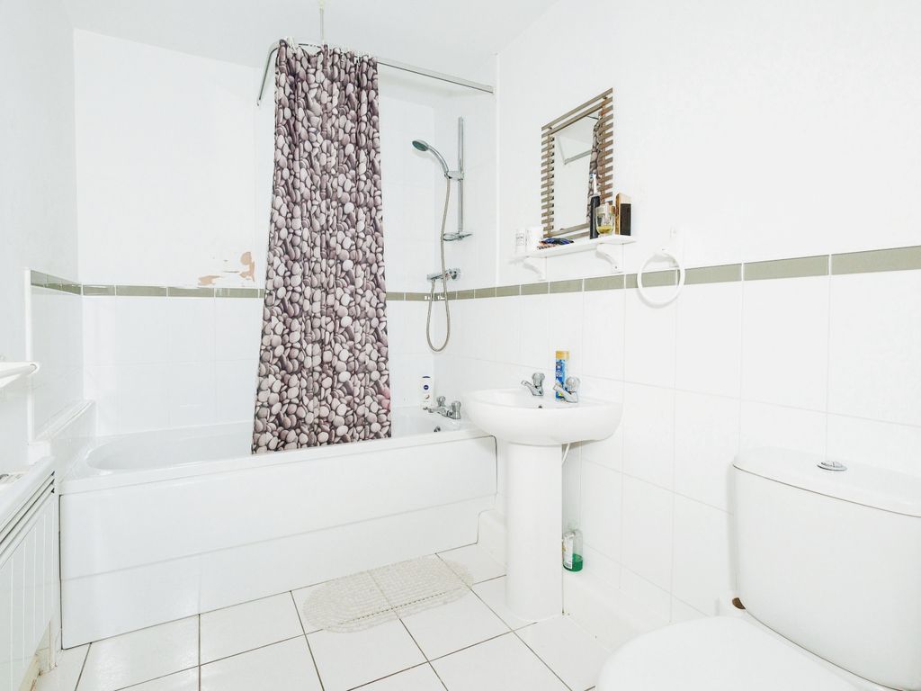 2 bed flat for sale in Larch Gardens, Manchester, Greater Manchester M8, £130,000
