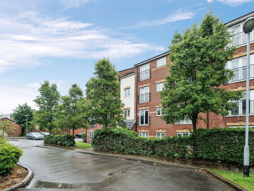 2 bed flat for sale in Larch Gardens, Manchester, Greater Manchester M8, £130,000