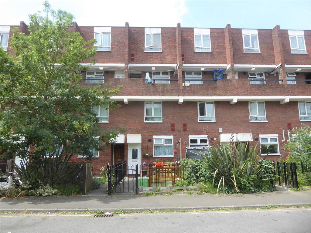 2 bed maisonette for sale in Benson Close, Hounslow TW3, £285,000