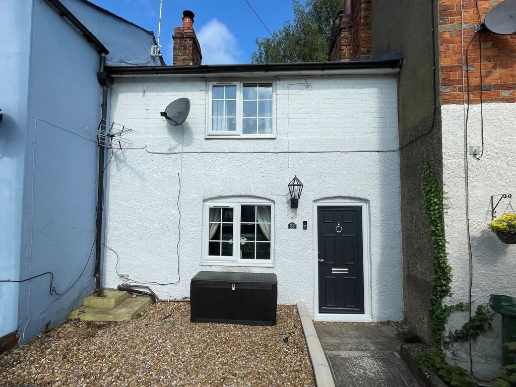 1 bed cottage for sale in Gawcott Road, Buckingham MK18, £195,000