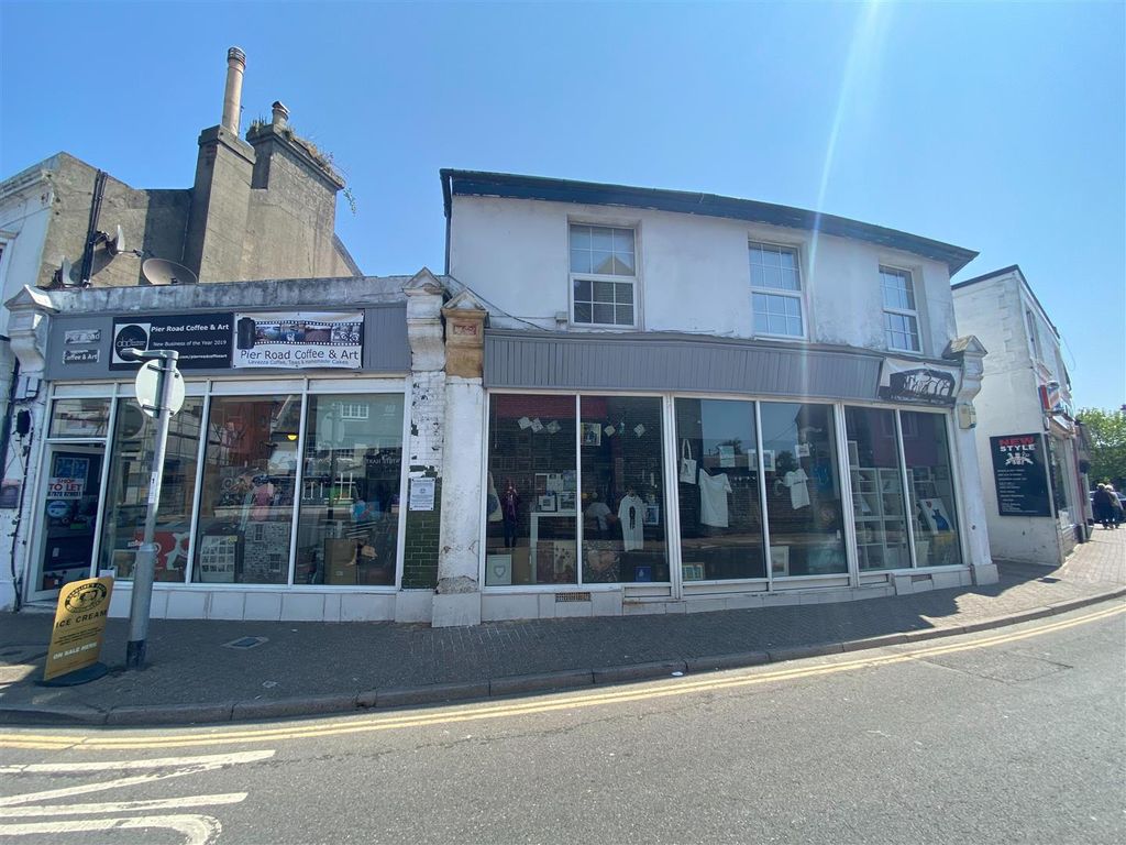 Property for sale in Mariners Quay, Littlehampton BN17, £325,000