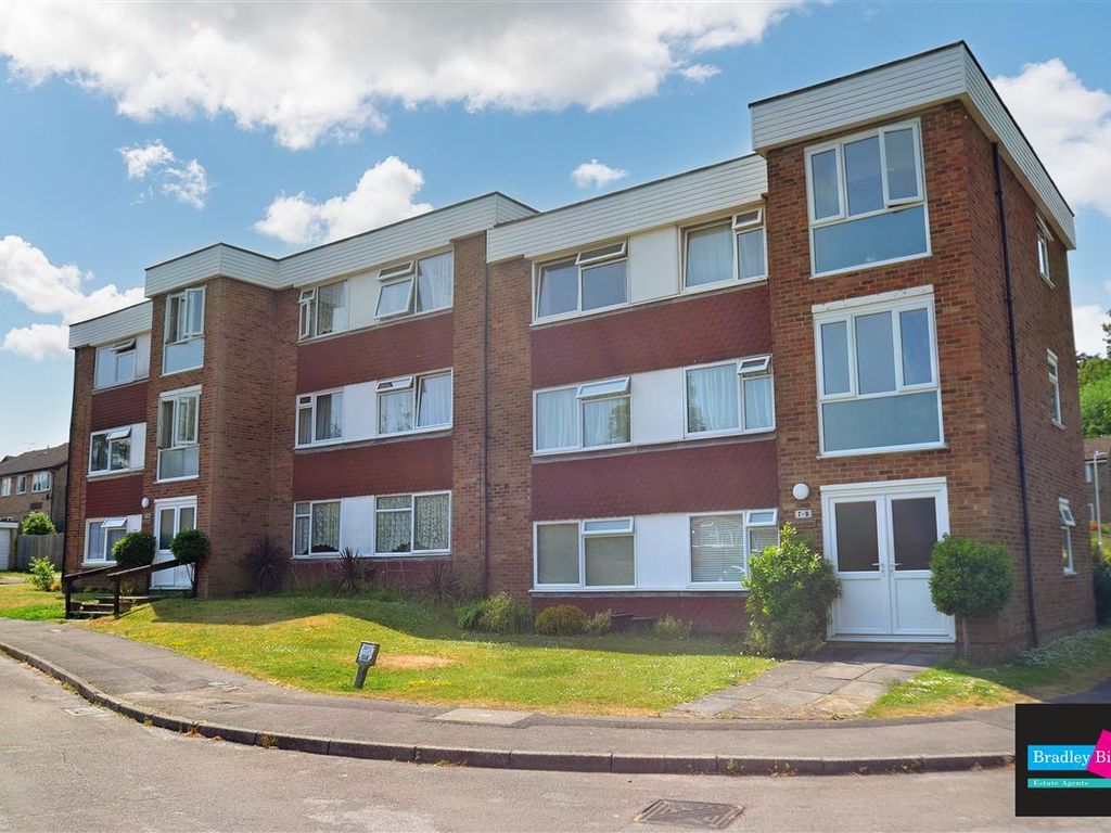 2 bed flat for sale in Hill View, Ashford, Kent TN24, £150,000
