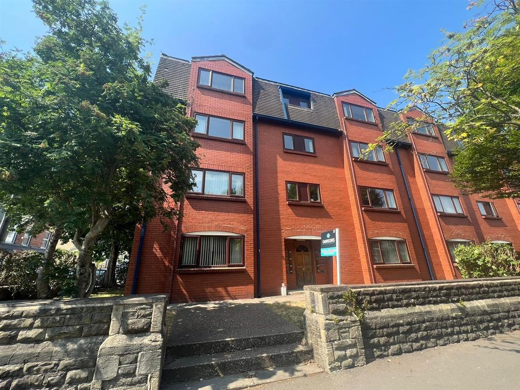 1 bed flat for sale in Brunel Court, Walter Road, Swansea SA1, £90,000
