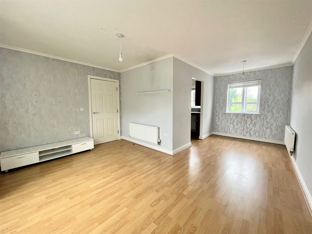 2 bed flat for sale in Alder Grove, Preston PR2, £84,000
