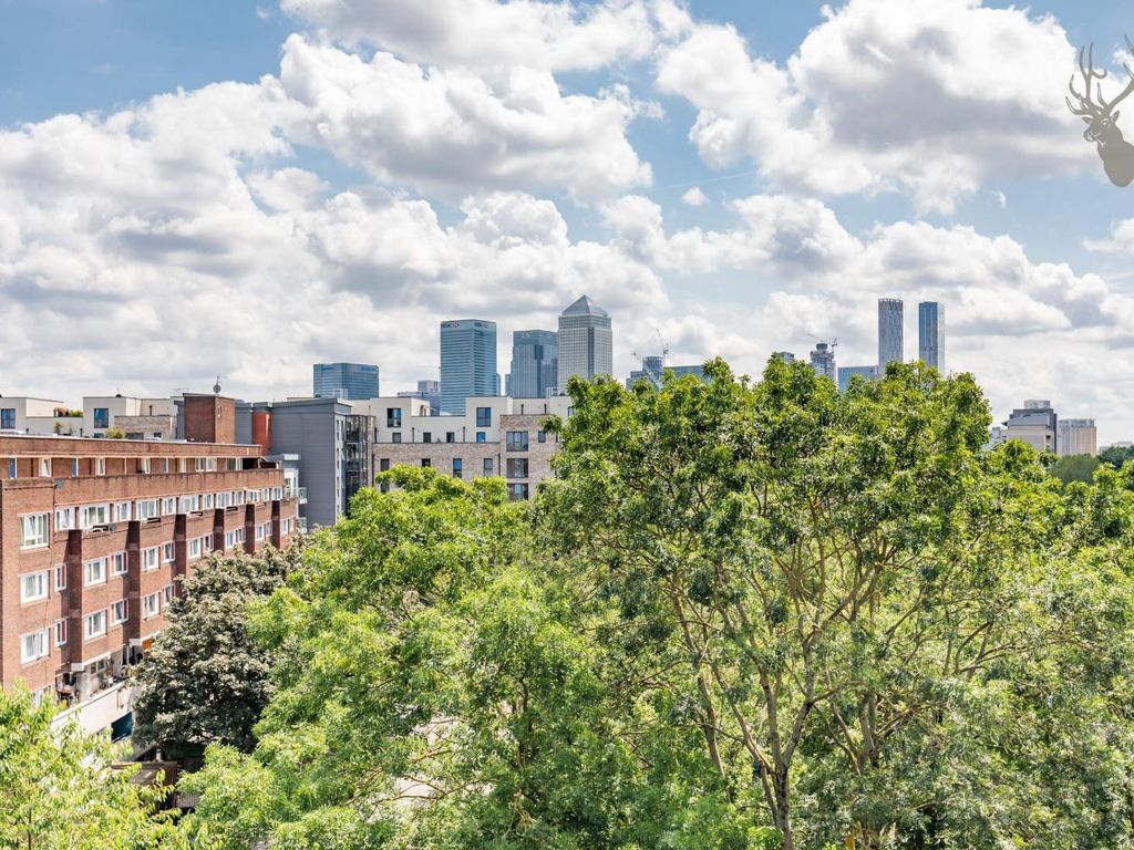 1 bed flat for sale in Stileman House, Bow E3, £275,000
