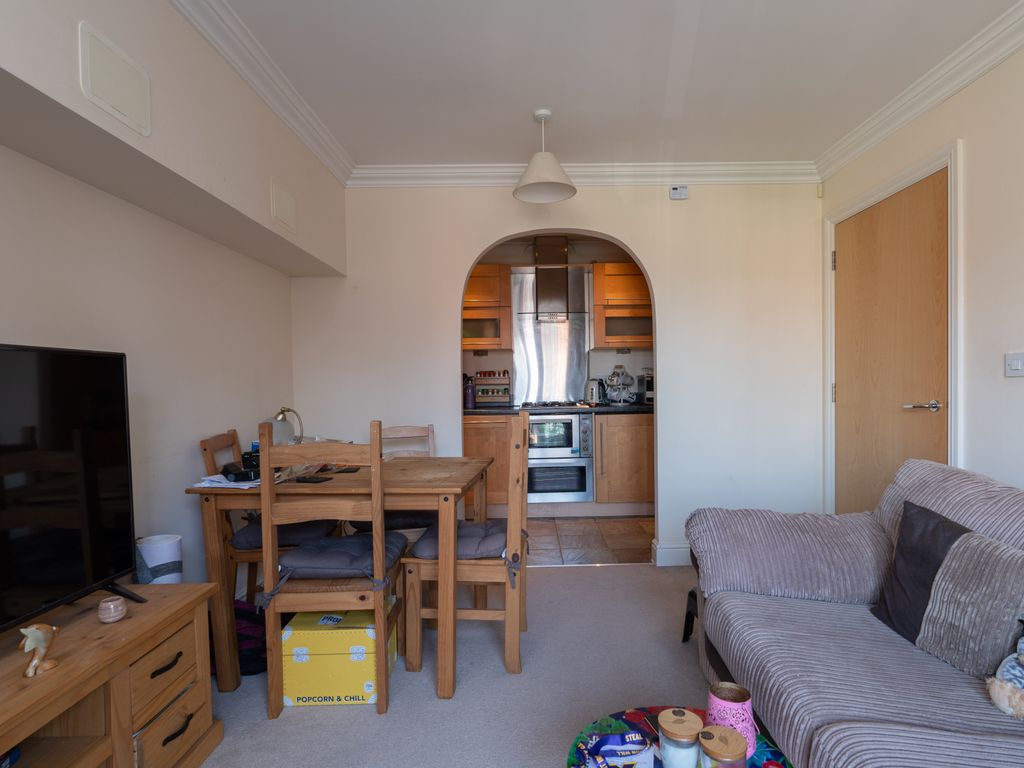 2 bed flat for sale in Brookbank Close, Cheltenham GL50, £179,000