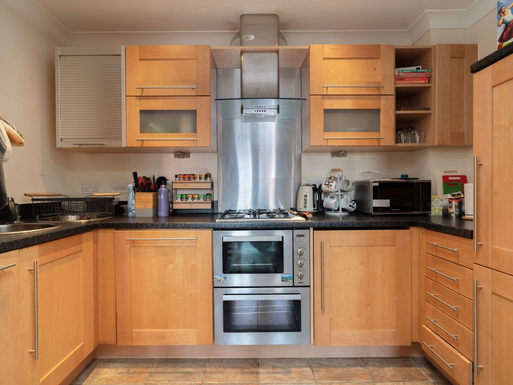 2 bed flat for sale in Brookbank Close, Cheltenham GL50, £179,000