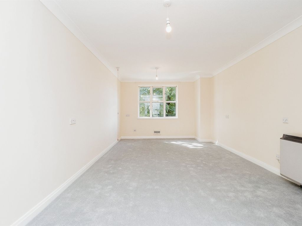 1 bed property for sale in Longbridge Road, Barking IG11, £120,000