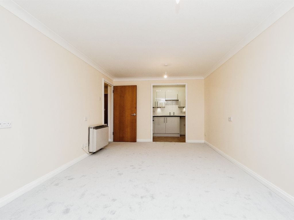 1 bed property for sale in Longbridge Road, Barking IG11, £120,000