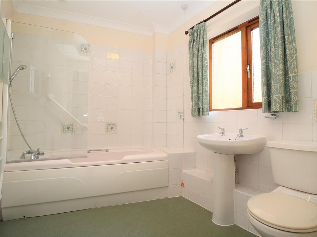 2 bed flat for sale in Cathedral Green Court, Crawthorne Road, Peterborough PE1, £100,000