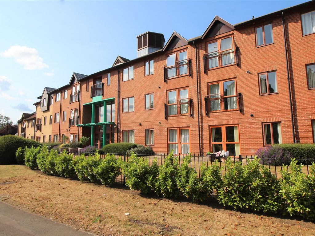 2 bed flat for sale in Cathedral Green Court, Crawthorne Road, Peterborough PE1, £100,000