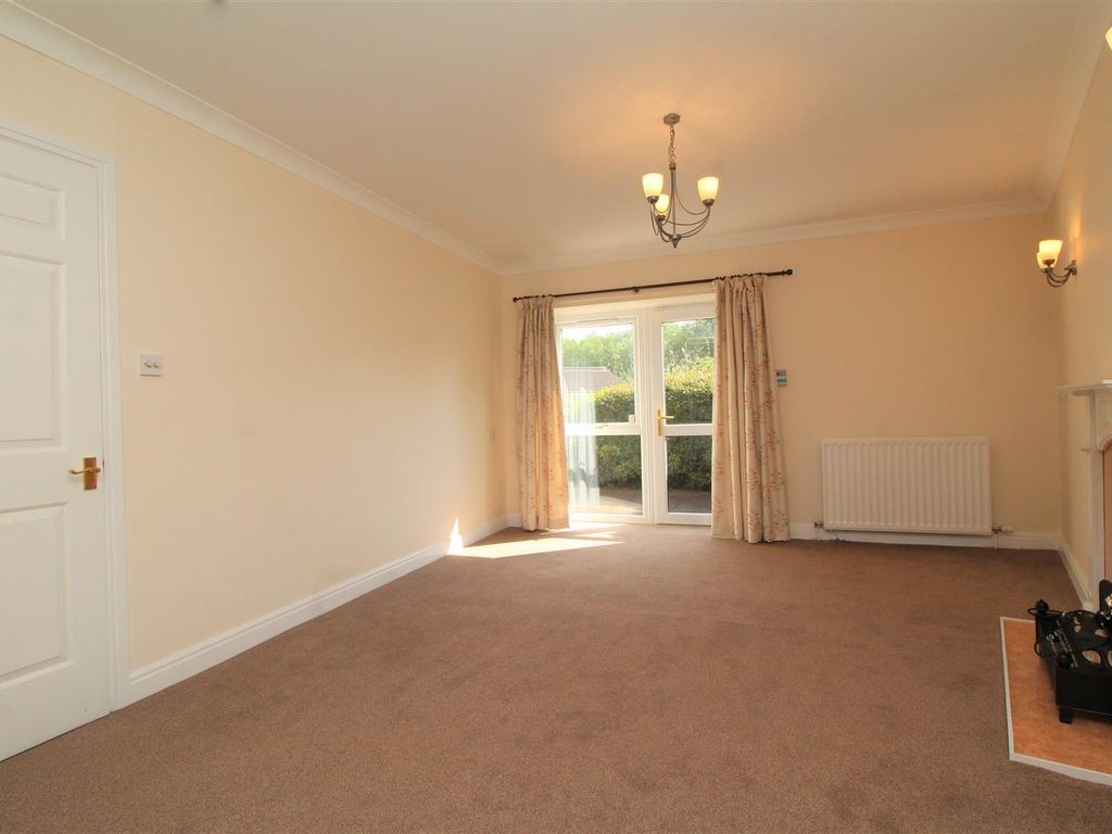 2 bed flat for sale in Cathedral Green Court, Crawthorne Road, Peterborough PE1, £100,000