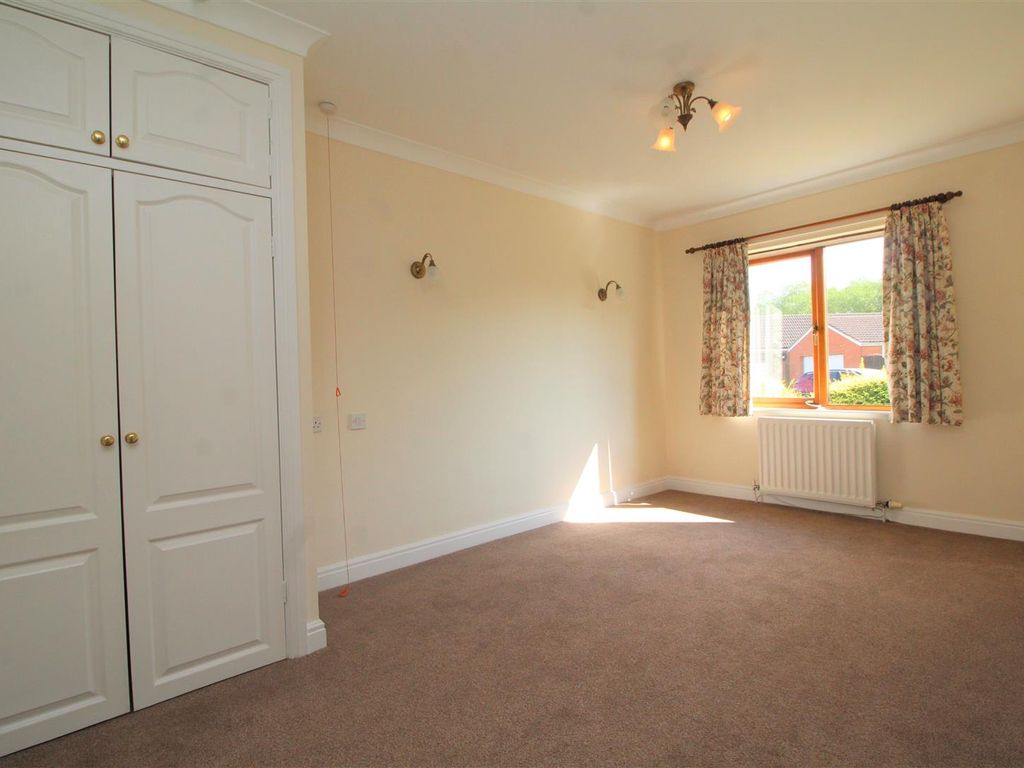 2 bed flat for sale in Cathedral Green Court, Crawthorne Road, Peterborough PE1, £100,000