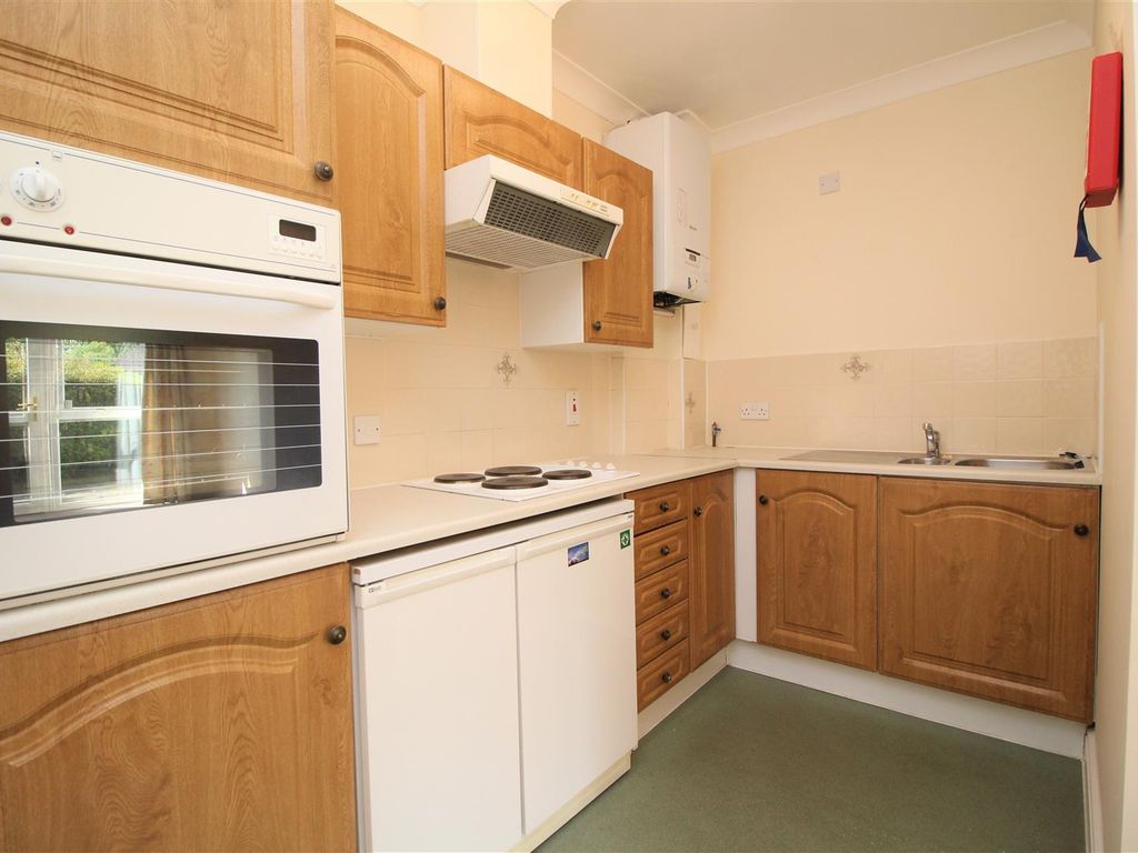 2 bed flat for sale in Cathedral Green Court, Crawthorne Road, Peterborough PE1, £100,000