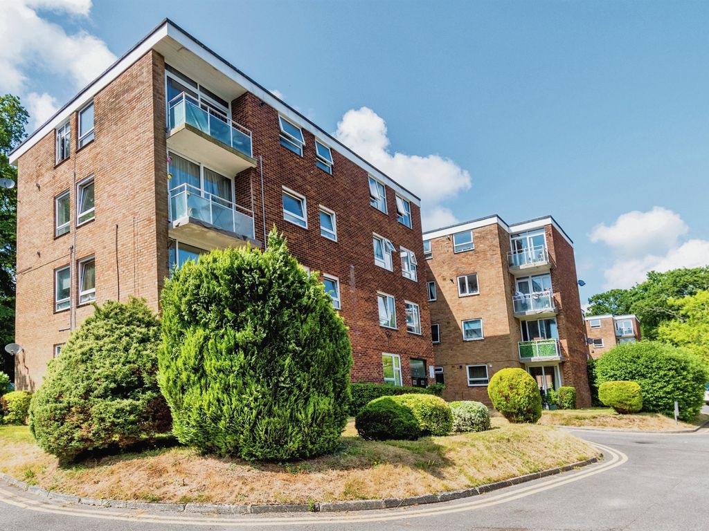2 bed flat for sale in Coxford Road, Southampton SO16, £190,000